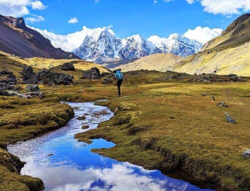 TREKKING DEL AUSANGATE.- Perú. Rodearemos el Apu Ausangate, disfrutando de espectaculares vistas a enormes glaciares y lagunas multicolores. Salidas con Guía de montaña local: mayo a septiembre