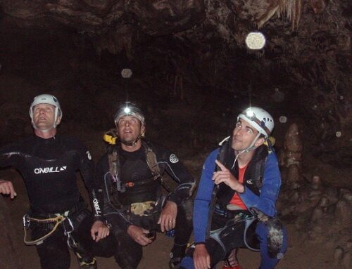 MULTIACTIVIDAD DE AVENTURA Y NATURALEZA. Practica con amigos o en familia varias actividades. En fin de semana o en semana,  iniciación a la espeleología, escalada y rapel, sendaventura, descenso de barrancos, rafting en primavera y verano….