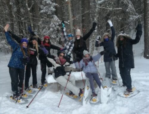 EXCURSIONES INVERNALES CON RAQUETAS DE NIEVE. Las excursiones con Raquetas de nieve son la manera más sencilla y divertida de desplazarse en terreno nevado. Una bonita manera de descubrir la montaña invernal acompañados por los Guías de Aragón Aventura. Salidas durante todo el invierno 2025-2026