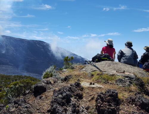 TREKKING EN LA ISLA DE LA REUNIÓN. Uno de los lugares más bonitos y variados del planeta. Territorios volcánicos y selvas tropicales. Recorreremos los 3 Grandes Circos y ascenderemos al Pitón de la Fournaise y al Piton des Neiges. Salida con Guía de Alta Montaña UIAGM Fernando Garrido: 19 de septiembre al 2 de octubre de 2025