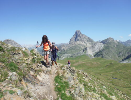 LA SENDA DE LOS CONTRABANDISTAS.- Nivel II. Esta ruta da la vuelta a uno de los macizos pirenaicos más interesantes por su belleza, por el contacto con las gentes de sus pueblos y también por la variedad de paisajes que nos ofrece la alta montaña pirenaica.