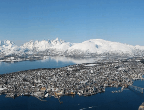 RAQUETAS DE NIEVE EN NORUEGA: TROMSO Y LOS ALPES DE LYNGEN.  Cada día haremos recorridos en diferentes montañas del círculo polar ártico y podremos disfrutar de las auroras boreales  Salidas previstas con Guía AA: 15 y 29 de marzo de 2026
